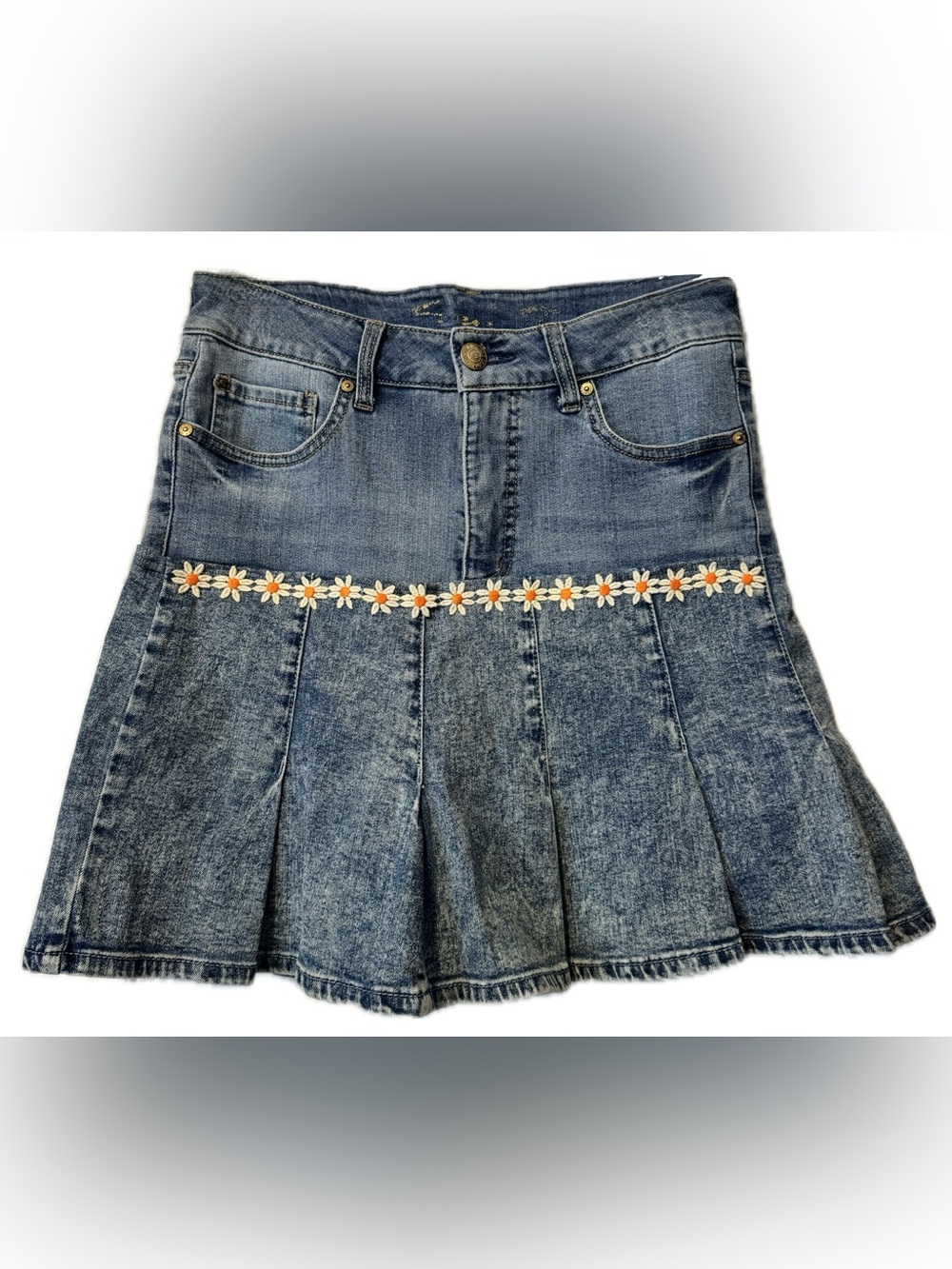 Y2K Seven7 Denim Mini Skirt Size 6 Daisy Embroidered Pleated Jean Skirt